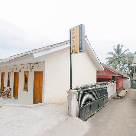 Ayu Homestay Syariah Sukabumi Exterior foto